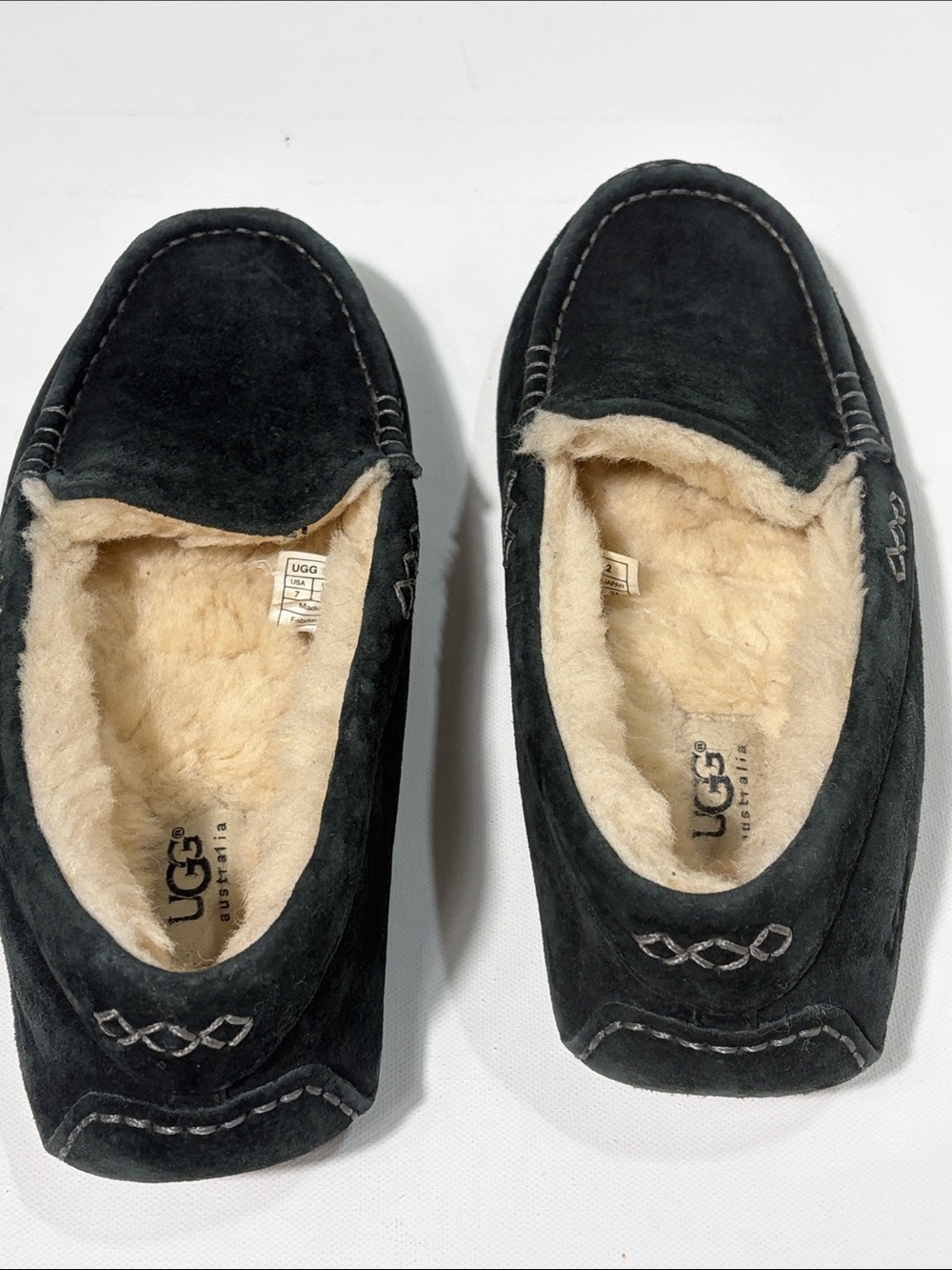 UGG Dakota Slippers Black Suede Shearling Moccasin Womens 7 Cozy - Picture 6 of 7
